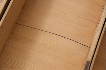アンティーク家具　ストリップド(剥離)　栓材　細身の取っ手がモダンなチェスト(タンス、衣装箪笥)(R-045915)