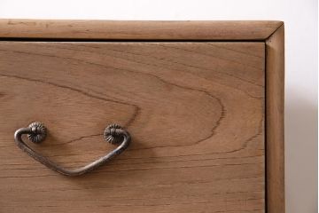 アンティーク家具　ストリップド(剥離)　栓材　細身の取っ手がモダンなチェスト(タンス、衣装箪笥)(R-045915)
