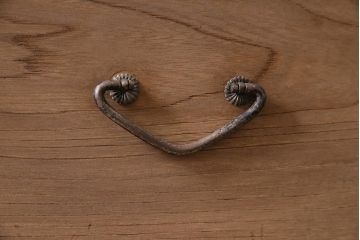 アンティーク家具　ストリップド(剥離)　栓材　細身の取っ手がモダンなチェスト(タンス、衣装箪笥)(R-045915)
