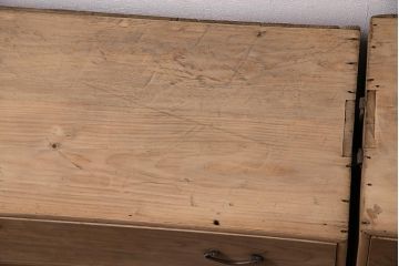 アンティーク家具　ストリップド(剥離)　栓材　細身の取っ手がモダンなチェスト(タンス、衣装箪笥)(R-045915)