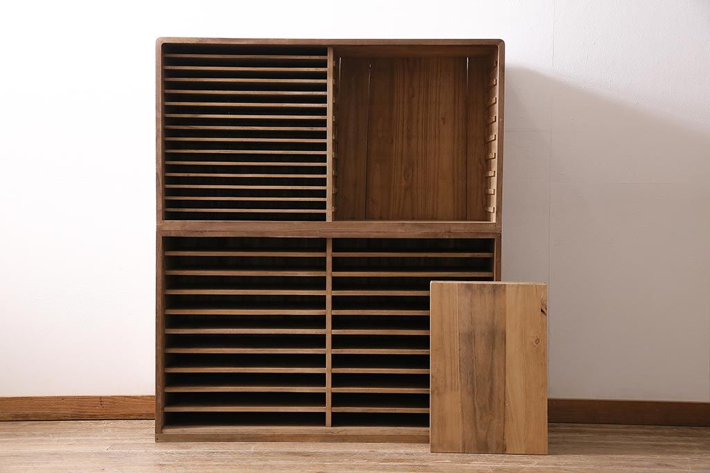 アンティーク家具　桐材　たくさんの棚板が魅力の重ね戸棚(収納棚、キャビネット)(R-045916)