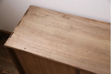 アンティーク家具　桐材　たくさんの棚板が魅力の重ね戸棚(収納棚、キャビネット)(R-045916)