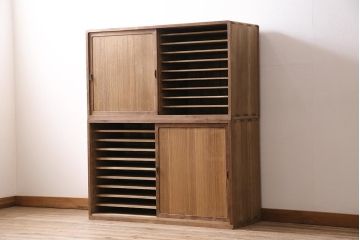 アンティーク家具　桐材　たくさんの棚板が魅力の重ね戸棚(収納棚、キャビネット)(R-045916)