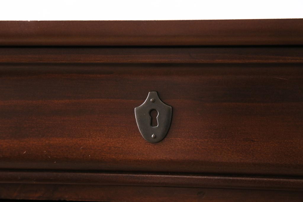 中古　海外製　クラシカルな雰囲気漂うアンティーク風のチェスト(引き出し)(R-045918)