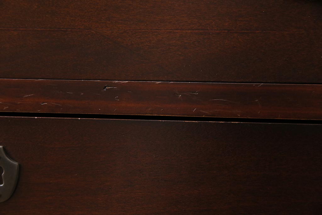 中古　海外製　クラシカルな雰囲気漂うアンティーク風のチェスト(引き出し)(R-045918)