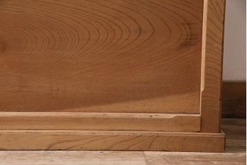 アンティーク家具　昭和初期　ストリップド(剥離)　ケヤキ材・ヒノキ材　天枠付きの薄型ガラスケース(ショーケース、陳列棚)(R-045919)