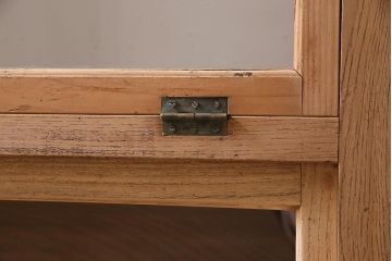 アンティーク家具　昭和初期　ストリップド(剥離)　ケヤキ材・ヒノキ材　天枠付きの薄型ガラスケース(ショーケース、陳列棚)(R-045919)