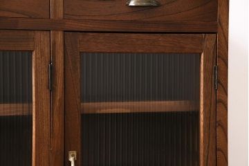 中古　総ケヤキ　無垢材　モールガラス　引き出し付きの木製カウンター(戸棚、サイドボード、リビングボード)(定価25万円)(R-045950)