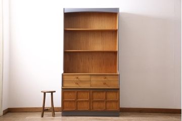 ヴィンテージ家具　北欧ビンテージ　ペイント　イギリス　nathan社(ネイサン)　チーク材　グレーのペイントが可愛らしいウォールユニット(キャビネット、棚)(R-045951)