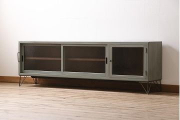 レトロ家具　鉄脚付き　レトロガラスがおしゃれなペイントローボード(テレビ台、戸棚、収納棚)(R-045952)