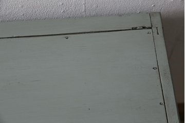 レトロ家具　鉄脚付き　レトロガラスがおしゃれなペイントローボード(テレビ台、戸棚、収納棚)(R-045952)