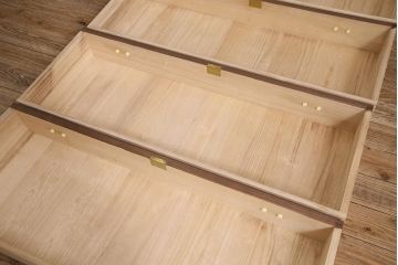 中古　伝統工芸品　衣装盆付き　牡丹の前飾りが素敵な重ね加茂総桐箪笥(総桐たんす、和タンス、衣装箪笥、着物箪笥)(定価約120万円)(R-045953)