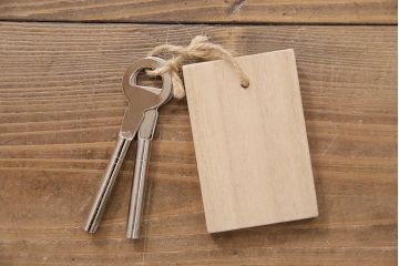 中古　伝統工芸品　衣装盆付き　牡丹の前飾りが素敵な重ね加茂総桐箪笥(総桐たんす、和タンス、衣装箪笥、着物箪笥)(定価約120万円)(R-045953)