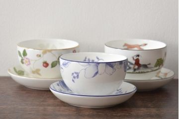 イギリス　WEDGWOOD　ウェッジウッド　ブループラム・ワイルドストロベリー・ハンティングシーン　カップ&ソーサー3客セット(洋食器)(R-045972)