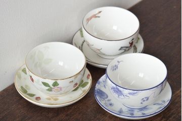 イギリス　WEDGWOOD　ウェッジウッド　ブループラム・ワイルドストロベリー・ハンティングシーン　カップ&ソーサー3客セット(洋食器)(R-045972)