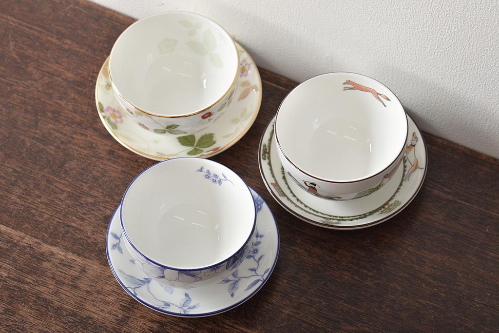 イギリス　WEDGWOOD　ウェッジウッド　ブループラム・ワイルドストロベリー・ハンティングシーン　カップ&ソーサー3客セット(洋食器)(R-045972)