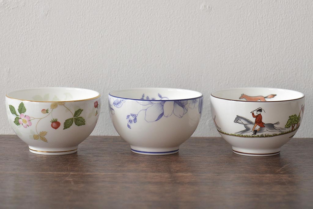 イギリス　WEDGWOOD　ウェッジウッド　ブループラム・ワイルドストロベリー・ハンティングシーン　カップ&ソーサー3客セット(洋食器)(R-045972)