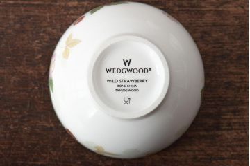 イギリス　WEDGWOOD　ウェッジウッド　ブループラム・ワイルドストロベリー・ハンティングシーン　カップ&ソーサー3客セット(洋食器)(R-045972)