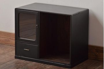 アンティーク家具　引き出し付き　レトロモダンな小棚(戸棚、収納棚)(R-045994)