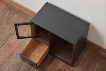 アンティーク家具　引き出し付き　レトロモダンな小棚(戸棚、収納棚)(R-045994)