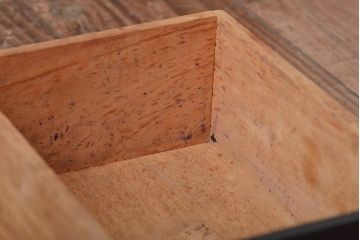 アンティーク家具　引き出し付き　レトロモダンな小棚(戸棚、収納棚)(R-045994)