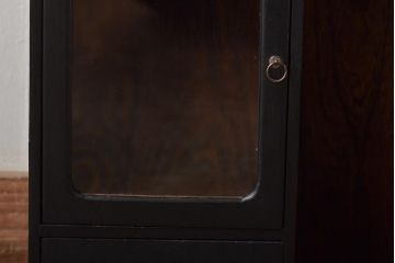 アンティーク家具　引き出し付き　レトロモダンな小棚(戸棚、収納棚)(R-045994)