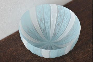 イタリア　ベネチアンガラス　レース柄　水色　ガラスボウル(菓子皿、鉢、深皿、サラダボウル、ヴェネチアングラス)(R-046004)