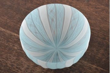 イタリア　ベネチアンガラス　レース柄　水色　ガラスボウル(菓子皿、鉢、深皿、サラダボウル、ヴェネチアングラス)(R-046004)