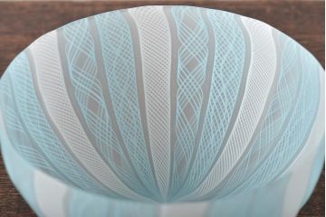 イタリア　ベネチアンガラス　レース柄　水色　ガラスボウル(菓子皿、鉢、深皿、サラダボウル、ヴェネチアングラス)(R-046004)