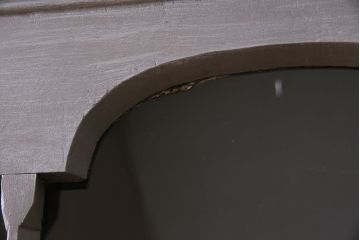 アンティーク家具　イギリスアンティーク　扉がおしゃれな薄型のペイントキャビネット(R-046007)