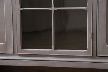 アンティーク家具　イギリスアンティーク　扉がおしゃれな薄型のペイントキャビネット(R-046007)