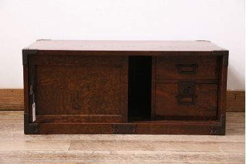 アンティーク家具　上手物!　総ケヤキ材・前面玉杢　新潟県見附市産　独特な杢目が目を引く帳場箪笥(知工箪笥)(R-046012)