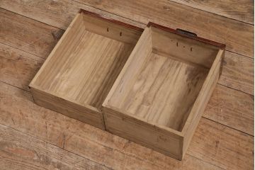 アンティーク家具　上手物!　総ケヤキ材・前面玉杢　新潟県見附市産　独特な杢目が目を引く帳場箪笥(知工箪笥)(R-046012)