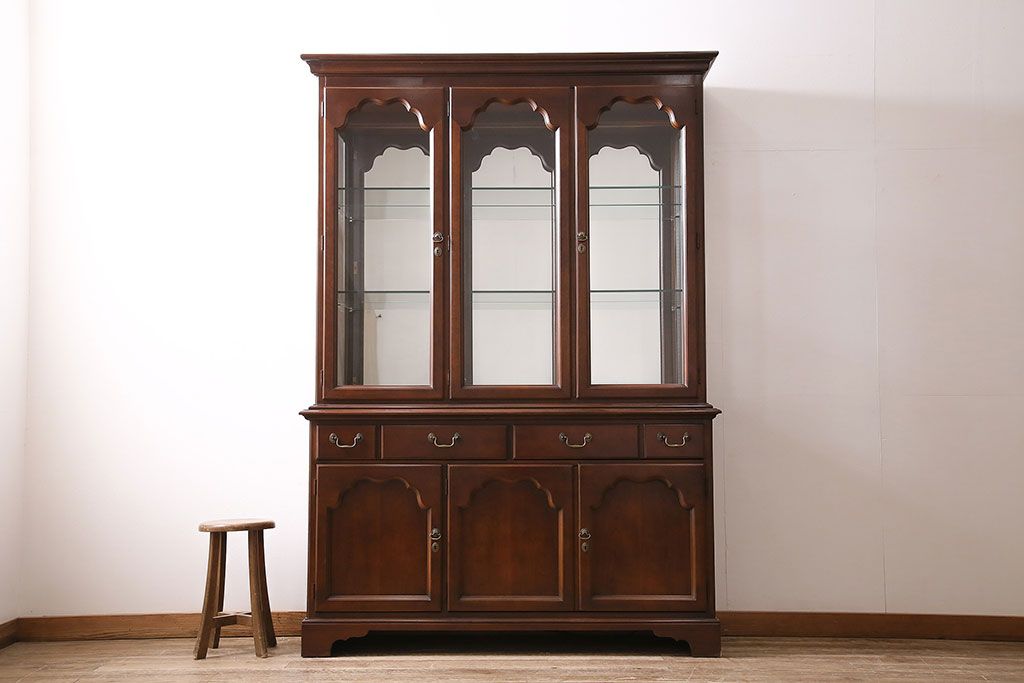 ヴィンテージ家具　DREXEL HERITAGE(ドレクセルヘリテイジ)　高級感漂う照明付きのキャビネット(食器棚、飾り棚、収納棚、ビンテージ)(R-046015)