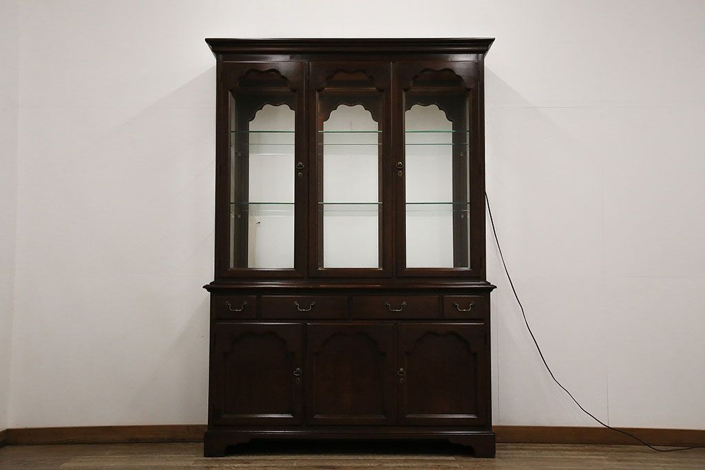 ヴィンテージ家具　DREXEL HERITAGE(ドレクセルヘリテイジ)　高級感漂う照明付きのキャビネット(食器棚、飾り棚、収納棚、ビンテージ)(R-046015)