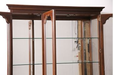 ヴィンテージ家具　DREXEL HERITAGE(ドレクセルヘリテイジ)　高級感漂う照明付きのキャビネット(食器棚、飾り棚、収納棚、ビンテージ)(R-046015)