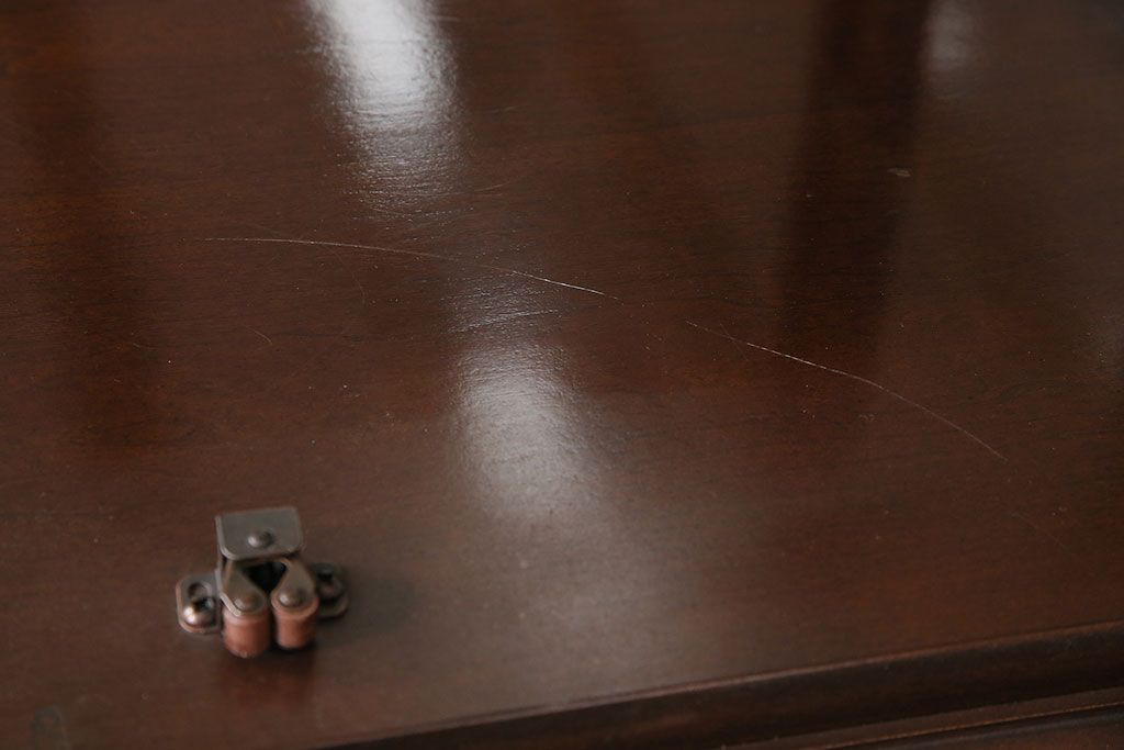 ヴィンテージ家具　DREXEL HERITAGE(ドレクセルヘリテイジ)　高級感漂う照明付きのキャビネット(食器棚、飾り棚、収納棚、ビンテージ)(R-046015)