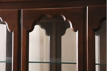 ヴィンテージ家具　DREXEL HERITAGE(ドレクセルヘリテイジ)　高級感漂う照明付きのキャビネット(食器棚、飾り棚、収納棚、ビンテージ)(R-046015)