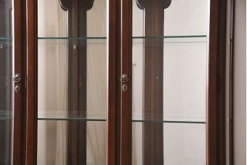 ヴィンテージ家具　DREXEL HERITAGE(ドレクセルヘリテイジ)　高級感漂う照明付きのキャビネット(食器棚、飾り棚、収納棚、ビンテージ)(R-046015)