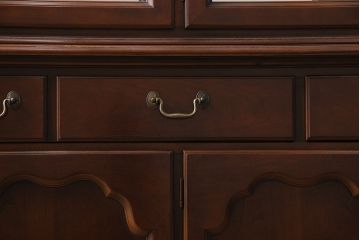 ヴィンテージ家具　DREXEL HERITAGE(ドレクセルヘリテイジ)　高級感漂う照明付きのキャビネット(食器棚、飾り棚、収納棚、ビンテージ)(R-046015)