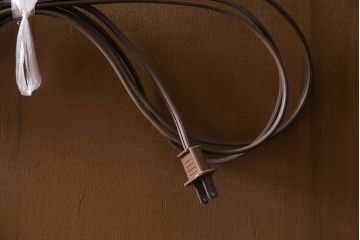 ヴィンテージ家具　DREXEL HERITAGE(ドレクセルヘリテイジ)　高級感漂う照明付きのキャビネット(食器棚、飾り棚、収納棚、ビンテージ)(R-046015)