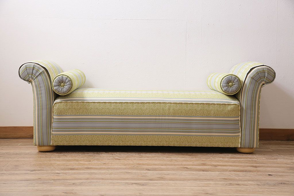 中古　海外輸入品　北欧風のファブリックがお洒落なカウチソファ(ベンチソファ、2人掛け)(R-046021)