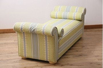 中古　海外輸入品　北欧風のファブリックがお洒落なカウチソファ(ベンチソファ、2人掛け)(R-046021)