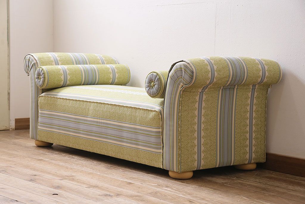 中古　海外輸入品　北欧風のファブリックがお洒落なカウチソファ(ベンチソファ、2人掛け)(R-046021)