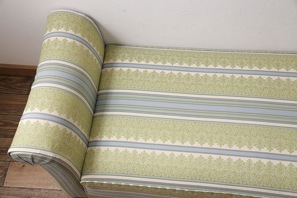 中古　海外輸入品　北欧風のファブリックがお洒落なカウチソファ(ベンチソファ、2人掛け)(R-046021)