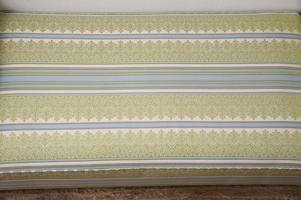 中古　海外輸入品　北欧風のファブリックがお洒落なカウチソファ(ベンチソファ、2人掛け)(R-046021)