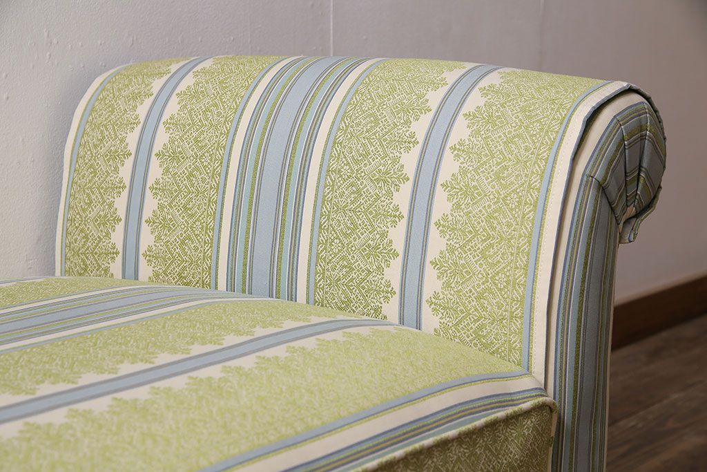 中古　海外輸入品　北欧風のファブリックがお洒落なカウチソファ(ベンチソファ、2人掛け)(R-046021)