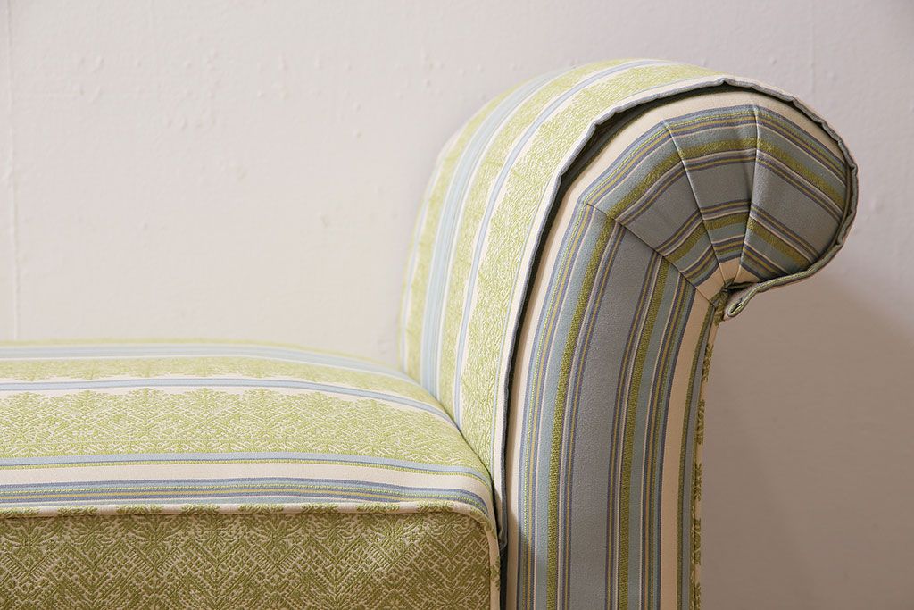 中古　海外輸入品　北欧風のファブリックがお洒落なカウチソファ(ベンチソファ、2人掛け)(R-046021)