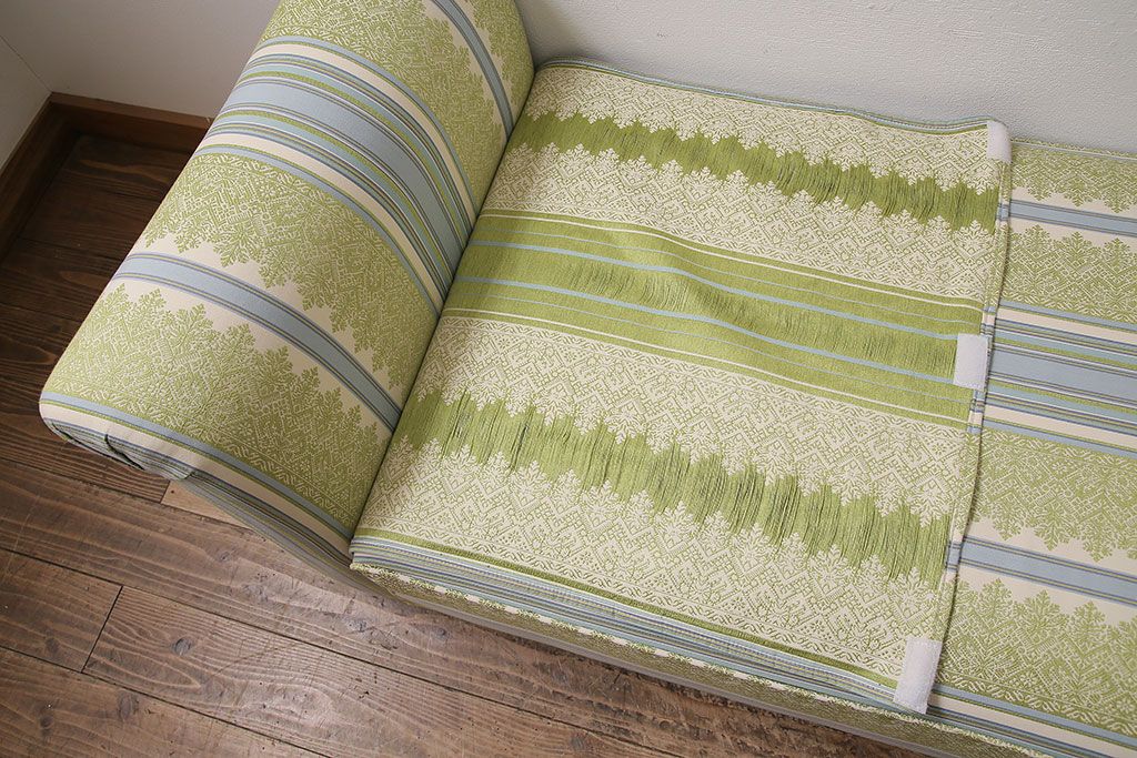 中古　海外輸入品　北欧風のファブリックがお洒落なカウチソファ(ベンチソファ、2人掛け)(R-046021)