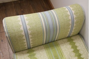 中古　海外輸入品　北欧風のファブリックがお洒落なカウチソファ(ベンチソファ、2人掛け)(R-046021)